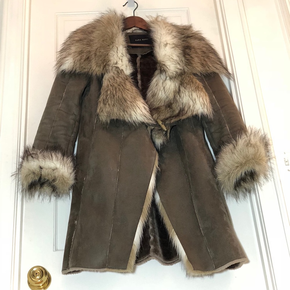 Zara Cozy Faux Fur Coat • Sz S